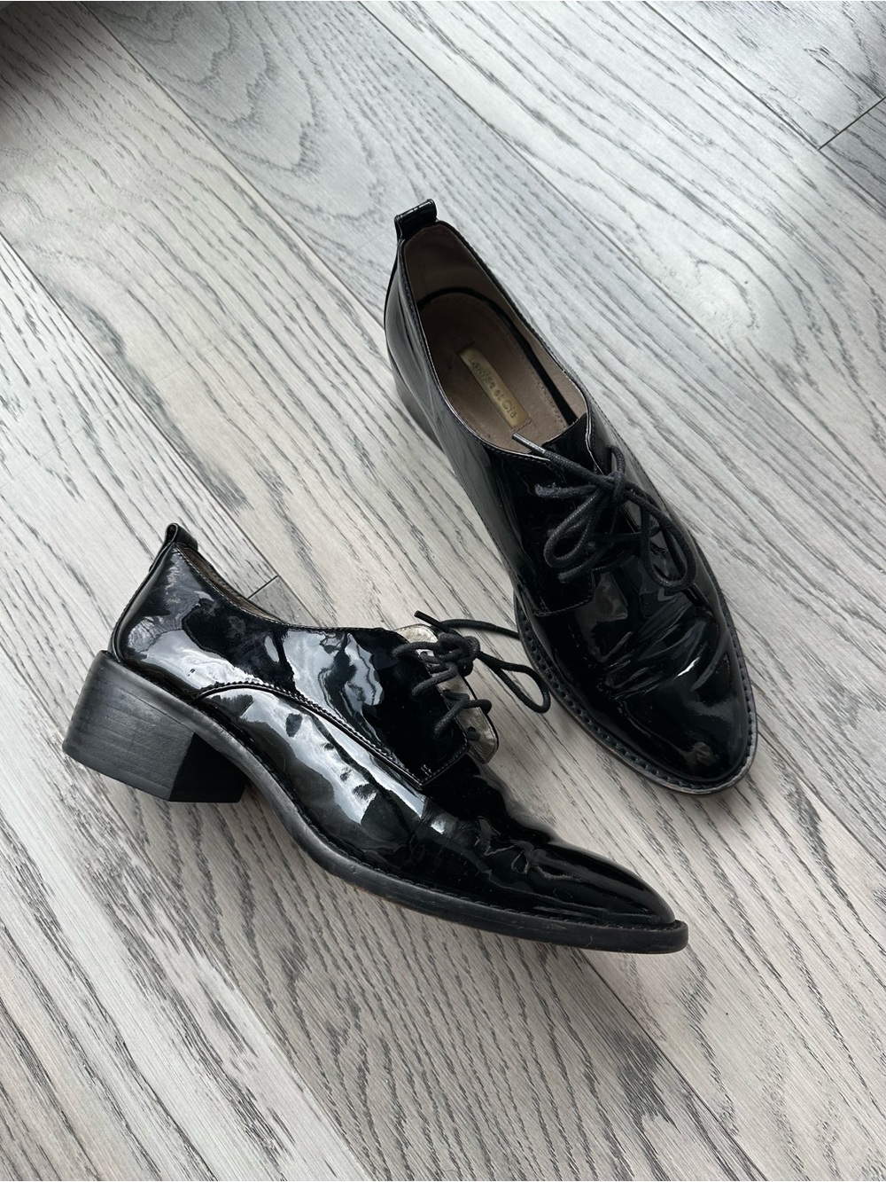 Louise et Cie Black Patent Leather Lace-Up Heel Oxfords